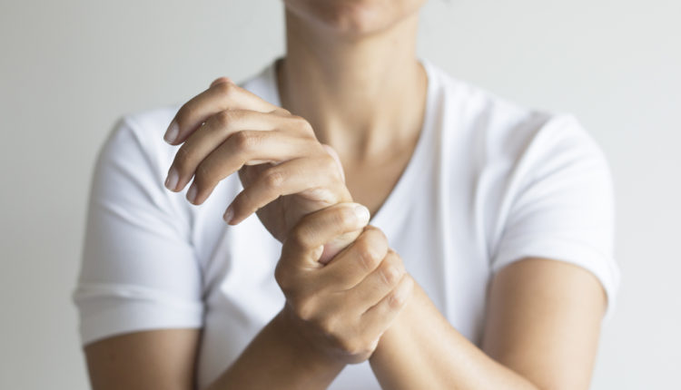 Tê bì chân tay: Nguyên nhân và cách khắc phục hiệu quả